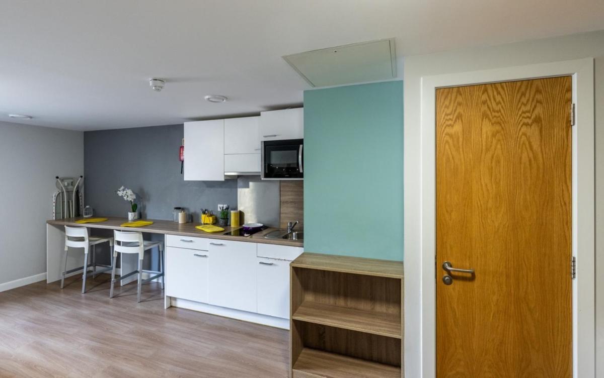 Отель Joivy Affordable Edinburgh - Adults Only Экстерьер фото