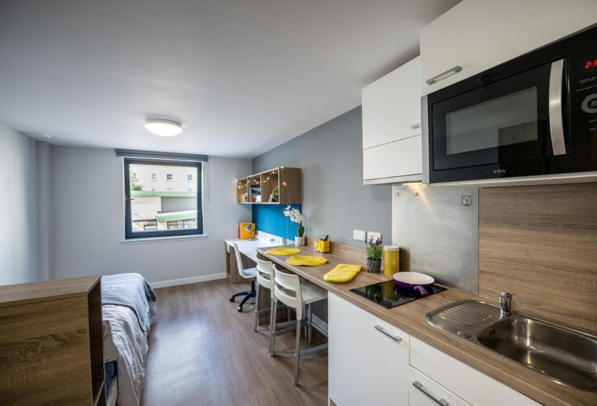 Отель Joivy Affordable Edinburgh - Adults Only Экстерьер фото