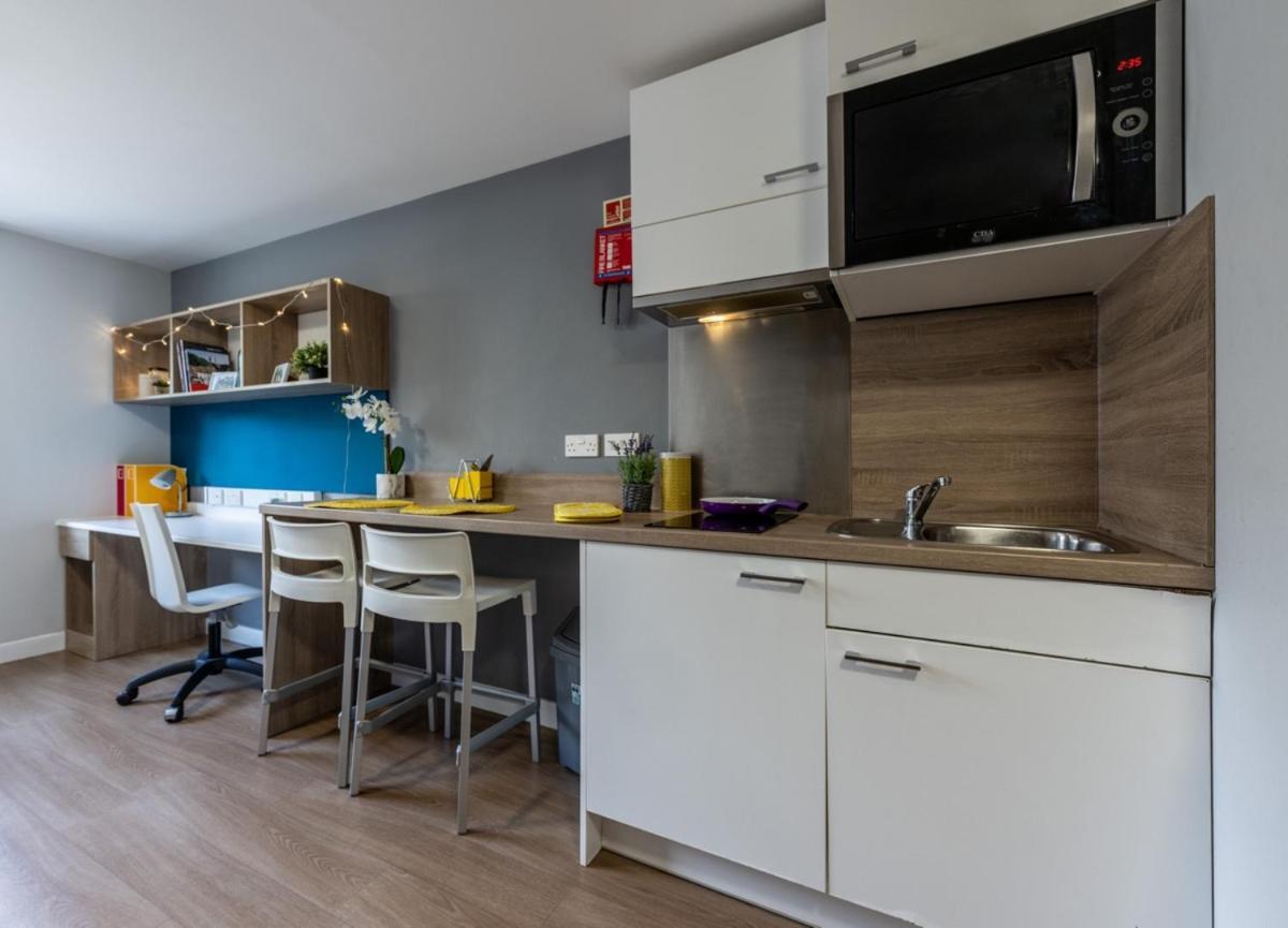 Отель Joivy Affordable Edinburgh - Adults Only Экстерьер фото