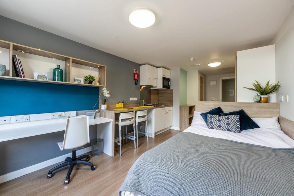 Отель Joivy Affordable Edinburgh - Adults Only Экстерьер фото